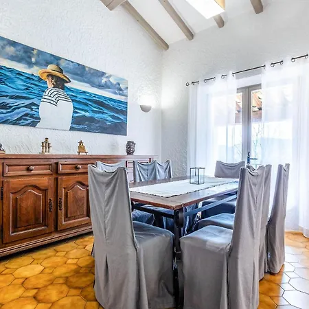Gorgeous In Les Adrets-de-lestere With Wifi Holiday home Les Adrets-de-l'Esterel